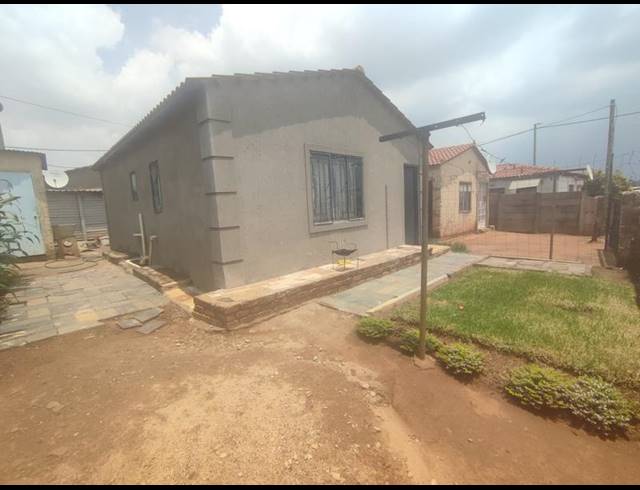 2 BEDROOM HOUSE FOR SALE IN DAVEYTON CENTRAL